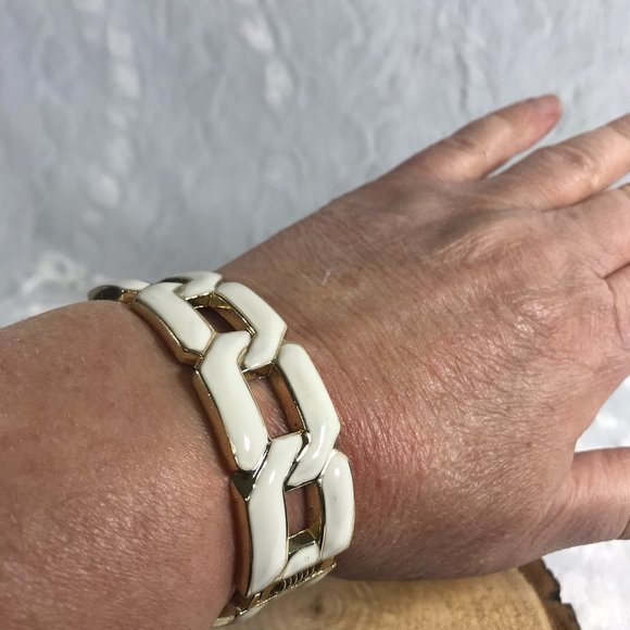 Vintage White Enamel Chain Link Clamper Bracelet - Picture 6 of 7